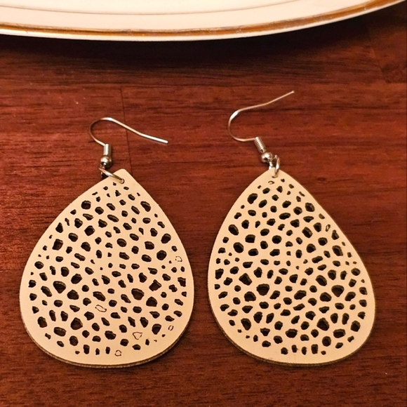 Elegant Green Crystal and NEW Faux Leather Earrings Set E1P42/3 - Picture 7 of 8